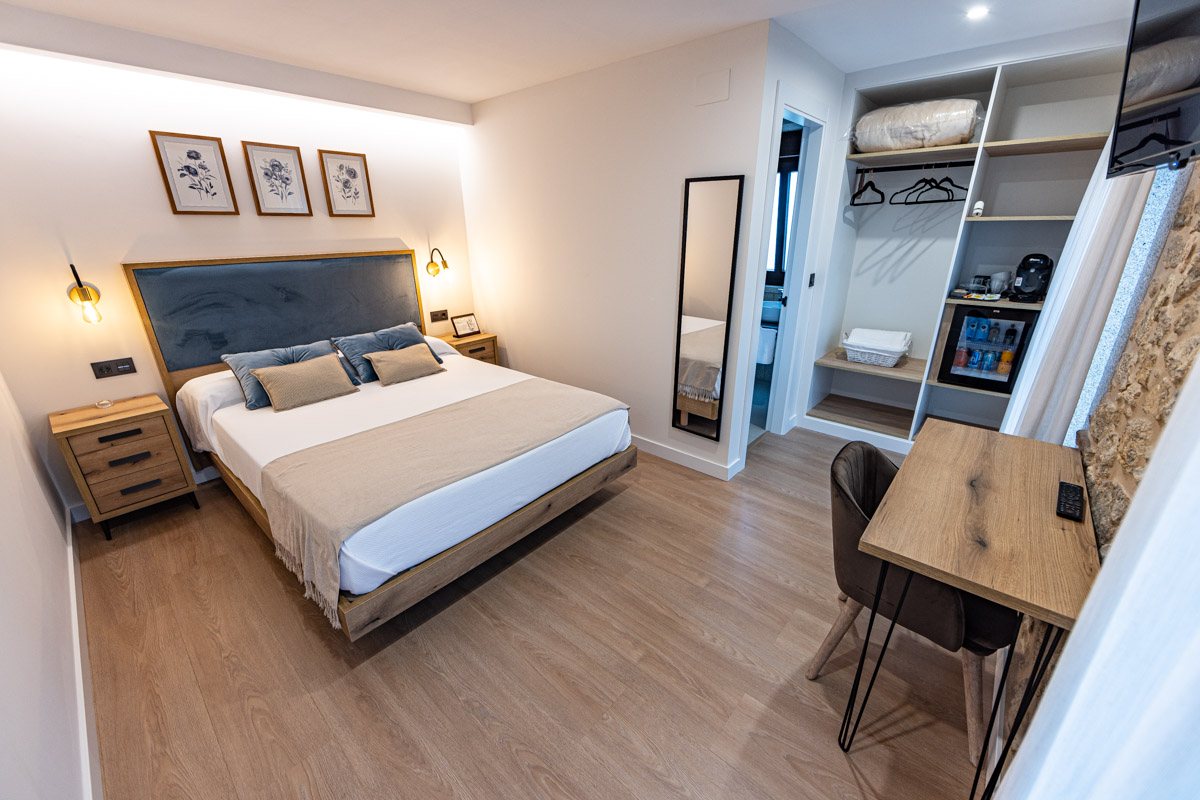 2 - RODICIO, Habitación Doble Deluxe con Balcón